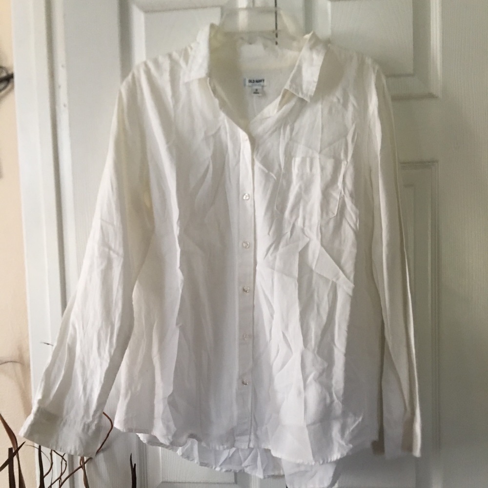 Casual dress shirt.